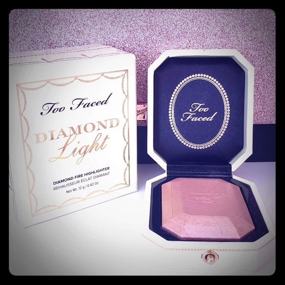 Too faced Highlighter-SOLD